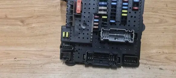 Volvo XC70 Fuse module 8676391 12217799