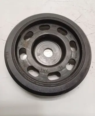 Volkswagen PASSAT B8 Crankshaft pulley 04E105243K