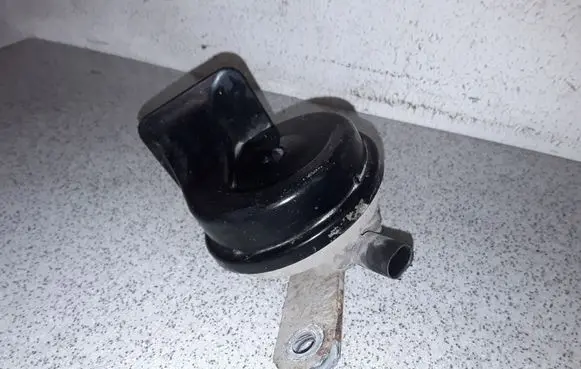 BMW 5 E39 Horn signal 61338381272 8381272