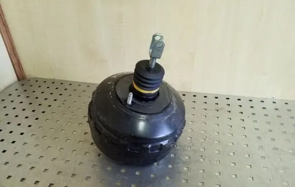BMW 1 E81 E87 Brake booster 29677593201