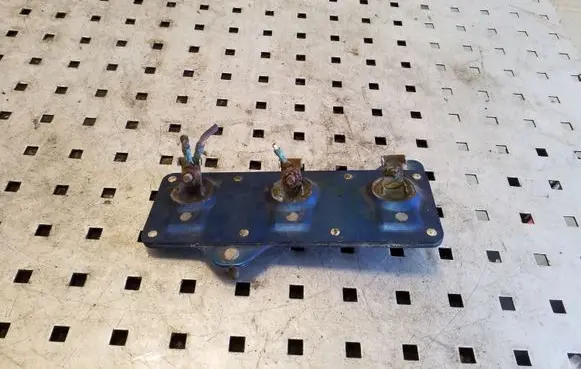 Audi A8 S8 D2 4D Coolant fan relay 893959493C