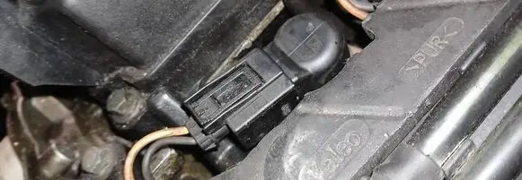 Peugeot 1007 Fuel injector 9654551080