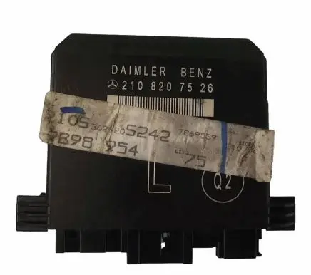 Mercedes-Benz E W210 Door control unit/module 2108207526