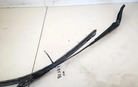 Volvo V70 Front wiper blade arm