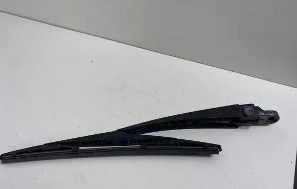 Rear wiper blade arm