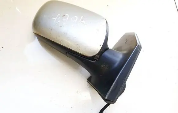 Toyota Corolla E120 E130 Front door electric wing mirror e11015440