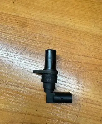 BMW 5 E39 Crankshaft position sensor 2247926 1362