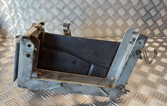 Front bumper mounting bracket