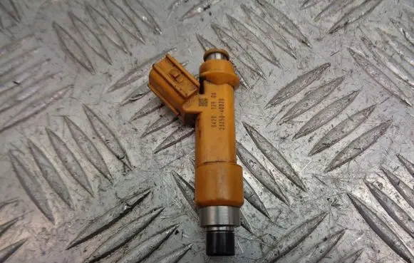 Toyota Yaris Fuel injectors set 23250-40020