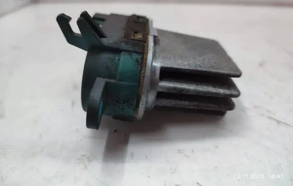 Volkswagen Multivan T5 Heater blower motor/fan resistor 7L0907521B