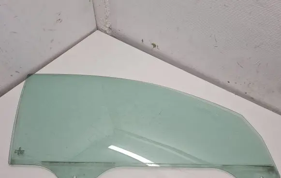 Peugeot 206+ Front door window/glass (coupe) 
