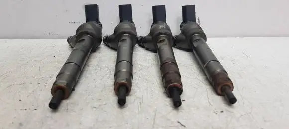 BMW 5 F10 F11 Fuel injector 7810702 0445110617