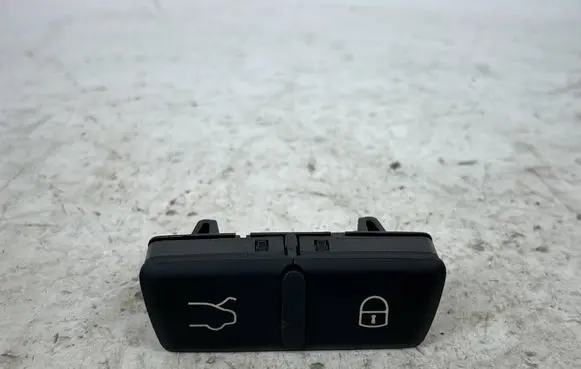 Alfa Romeo Stelvio Tailgate/boot open switch button 156129212