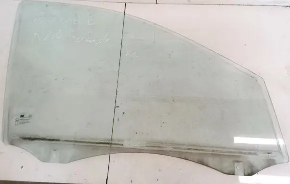 KIA Sorento Front door window glass four-door