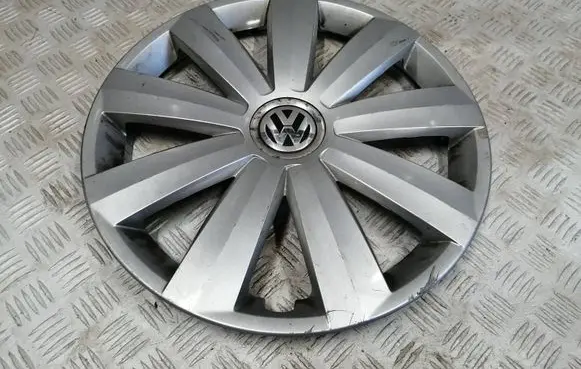 Volkswagen PASSAT B7 R16 wheel hub/cap/trim 3AA601147