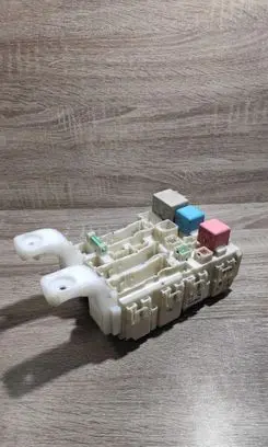 Toyota Prius (XW20) Fuse module 8273047290 8D161275