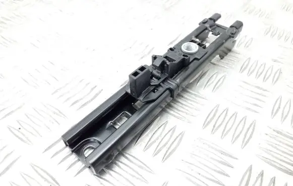 Skoda Octavia Mk2 (1Z) Seat belt adjustment motor 5K0857819A