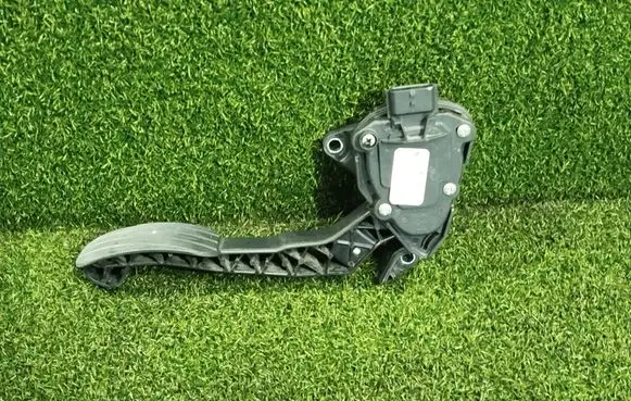 Renault Master III Accelerator throttle pedal 6PV00997801 180101626R