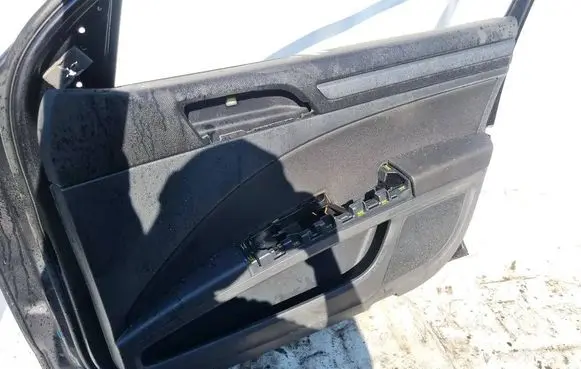 Skoda Superb B6 (3T) Front door card panel trim