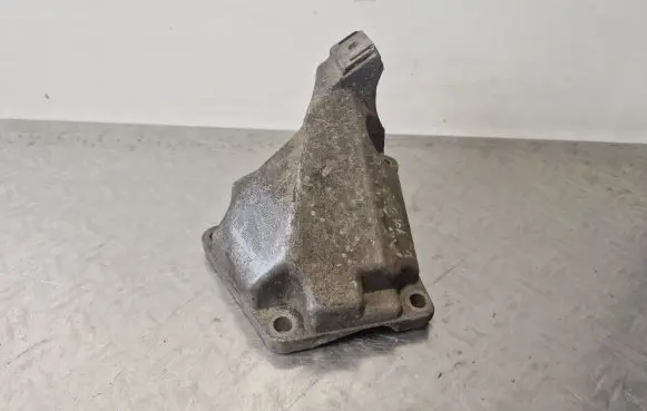Audi A6 S6 C5 4B Engine mounting bracket 8D0199307K