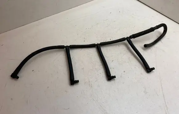Volkswagen Jetta VI Fuel return line/hose 1928301101
