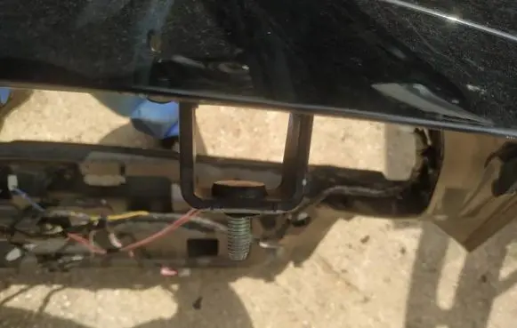 Peugeot 4007 Tailgate/trunk/boot hinge