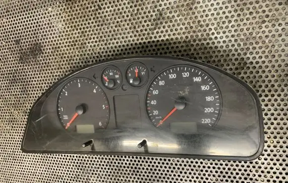 Volkswagen Transporter - Caravelle T5 Speedometer (instrument cluster) 88311346