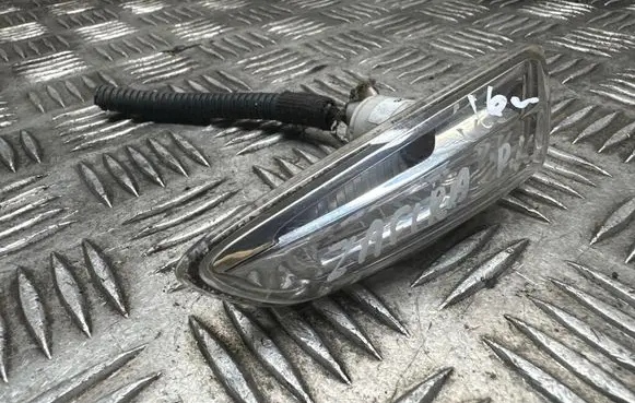 Opel Zafira C Front fender indicator light 13273103 01544194