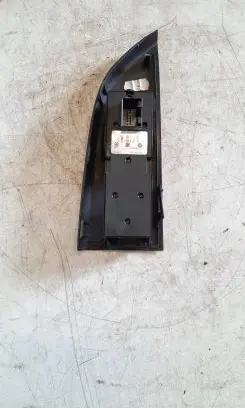 Skoda Fabia Mk1 (6Y) Electric window control switch 03199480 V498696 6Y1867227