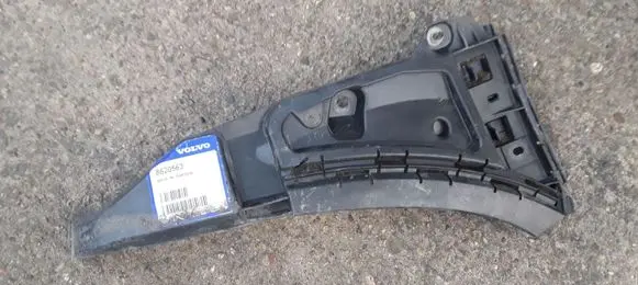 Volvo XC90 Front bumper mounting bracket 8620563