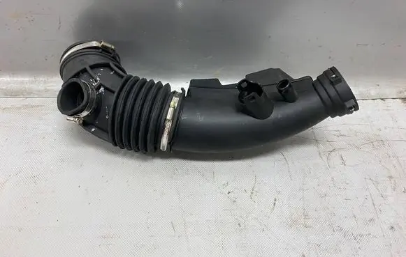 BMW X3 G01 Turbo air intake inlet pipe/hose 8663614