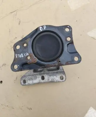 Skoda Fabia Mk1 (6Y) Engine mount bracket 6Q0199185R
