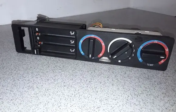 BMW 5 E34 Climate control unit 1389620
