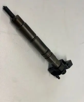 Mercedes-Benz E W211 Fuel injector A6420700587 050627 0445115