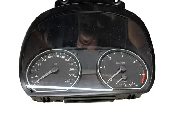 Speedometer (instrument cluster)