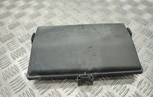 Opel Insignia A Fuse box cover 13222784