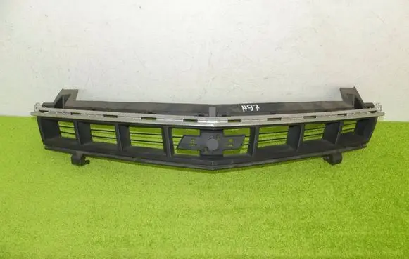 Chevrolet Camaro Front bumper upper radiator grill 22829517 22829525