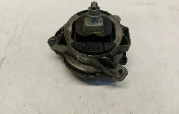 BMW 4 F32 F33 Engine mount vacuum valve 6787659