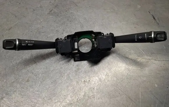 Volvo XC90 Wiper turn signal indicator stalk/switch 30798568 30798526