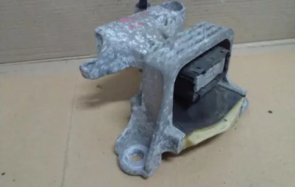 Renault Megane III Engine mount vacuum valve 