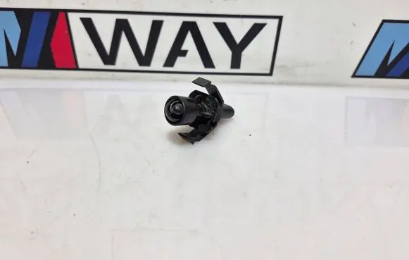BMW 3 E90 E91 Windshield washer spray nozzle 