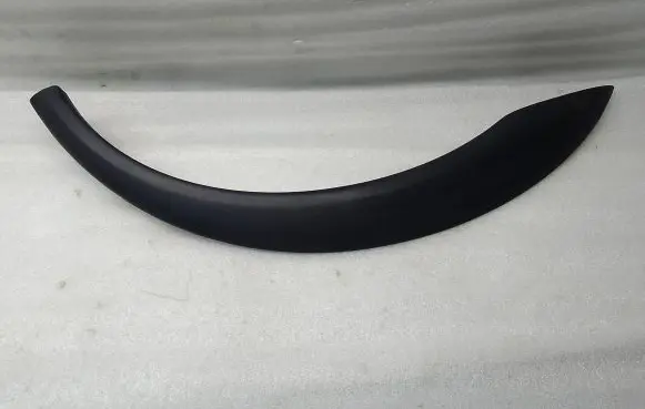 Rear fender molding trim