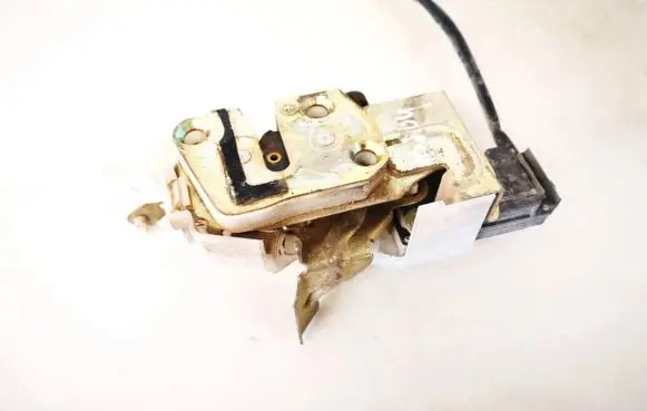 Mazda 323 F Front door lock