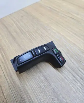 Volvo V70 Steering wheel buttons/switches 30710254