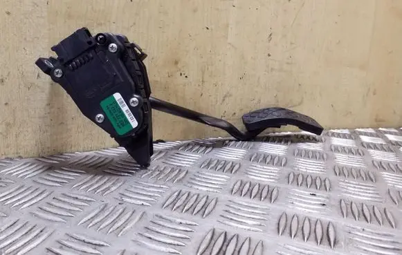 Seat Exeo (3R) Accelerator throttle pedal 8E2721523J