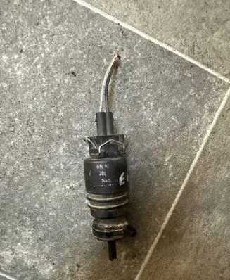 Opel Astra G Windscreen/windshield washer pump 9058576