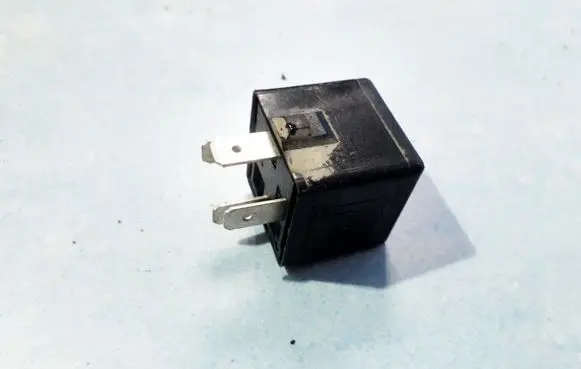 Mitsubishi Carisma Other relay MB953381