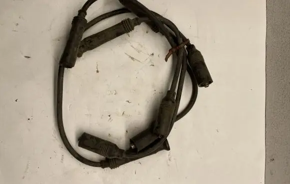 Volkswagen Golf III Plug wire 0300413111