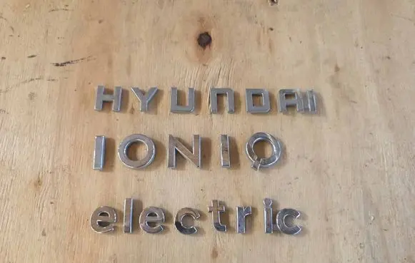 Hyundai Ioniq Manufacturers badge/model letters 