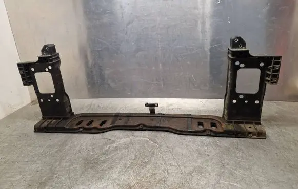 Hyundai i30 Bottom radiator support slam panel 